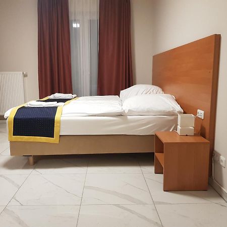 Hotel Emiliana Am Bahnhof Frankfurt am Main Buitenkant foto