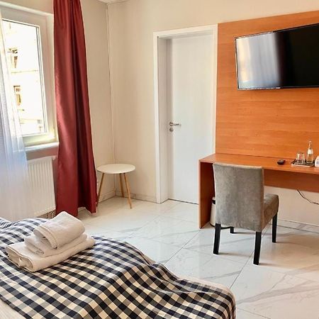 Hotel Emiliana Am Bahnhof Frankfurt am Main Buitenkant foto