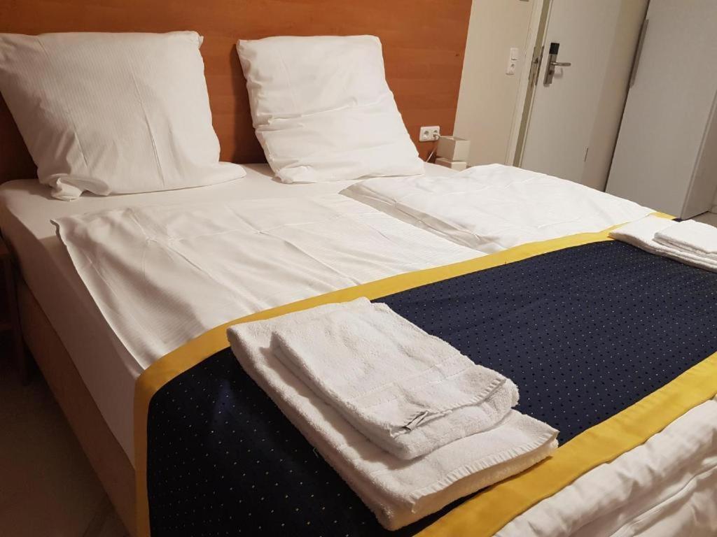 Hotel Emiliana Am Bahnhof Frankfurt am Main Buitenkant foto